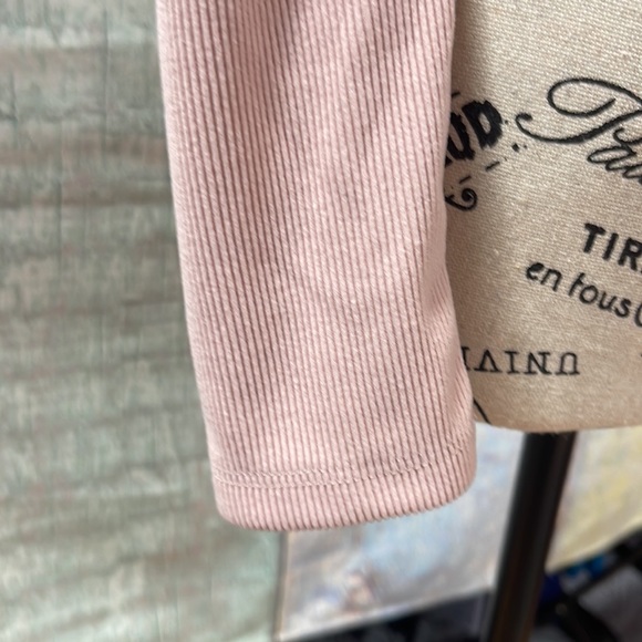 - Good used condition Woman’s Mi Ami top. Size small. - Picture 12 of 15